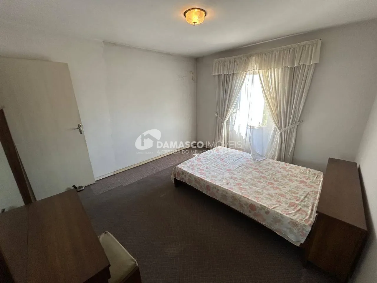 Sobrado à  venda com 178m² de área útil, 2 quartos, 3 vagas, próximo do Complexo Poliesportivo Lauro Gomes, no Bairro Olímpico, em São Caetano do Sul, SP