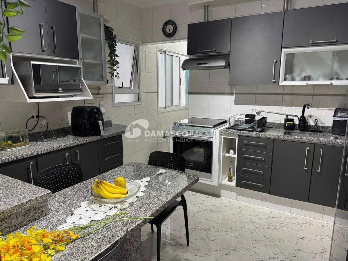 Penthouse, 2 dorm, 1 suíte e sala com sacada