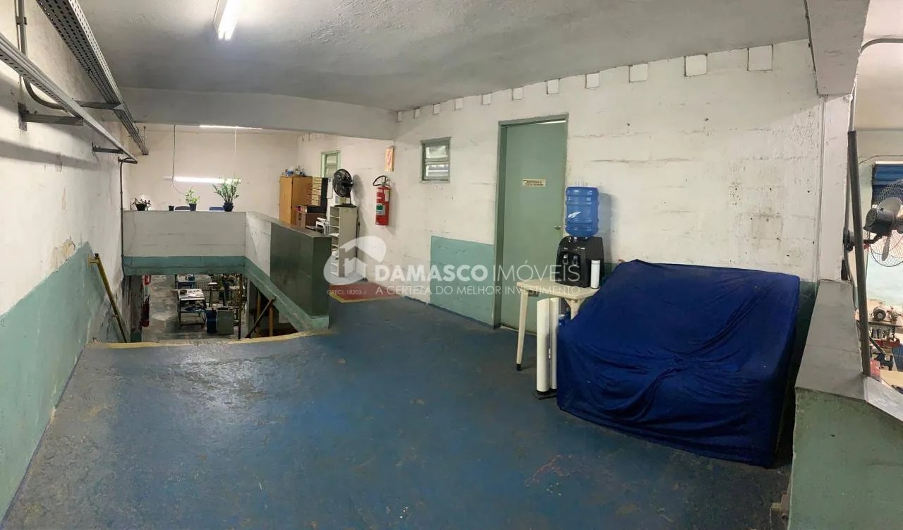 Galpão à Venda na Vila Califórnia, São Paulo | Terreno de 500 m² | Entradas Independentes