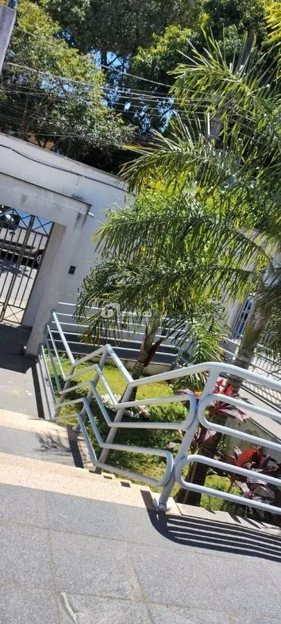 Casa em condomínio com 2 suítes  e 2 vagas