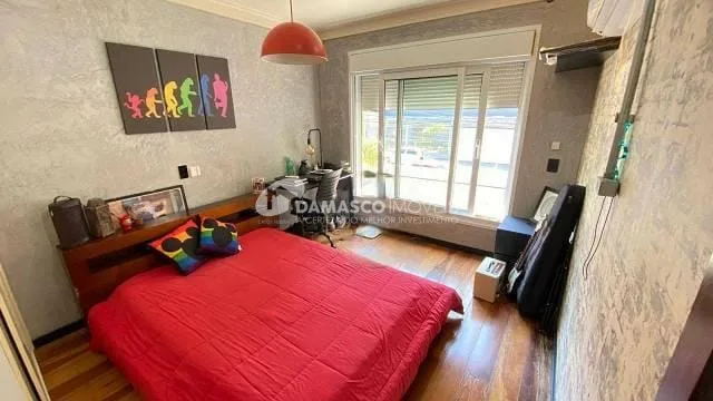 Sobrado à venda 3 Quartos, 3 Suites, 5 Vagas, 380M², Jardim, Santo André - SP