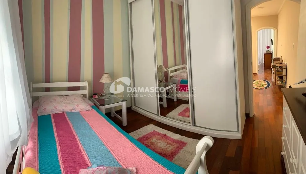 Sobrado à venda 3 Quartos, 1 Suite, 4 Vagas, 220M², Santa Maria, São Caetano do Sul - SP