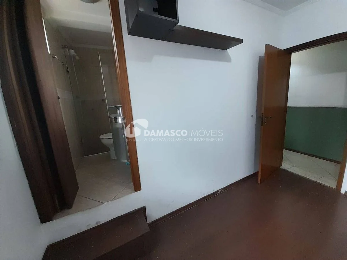 Sobrado para locação com 3 andares