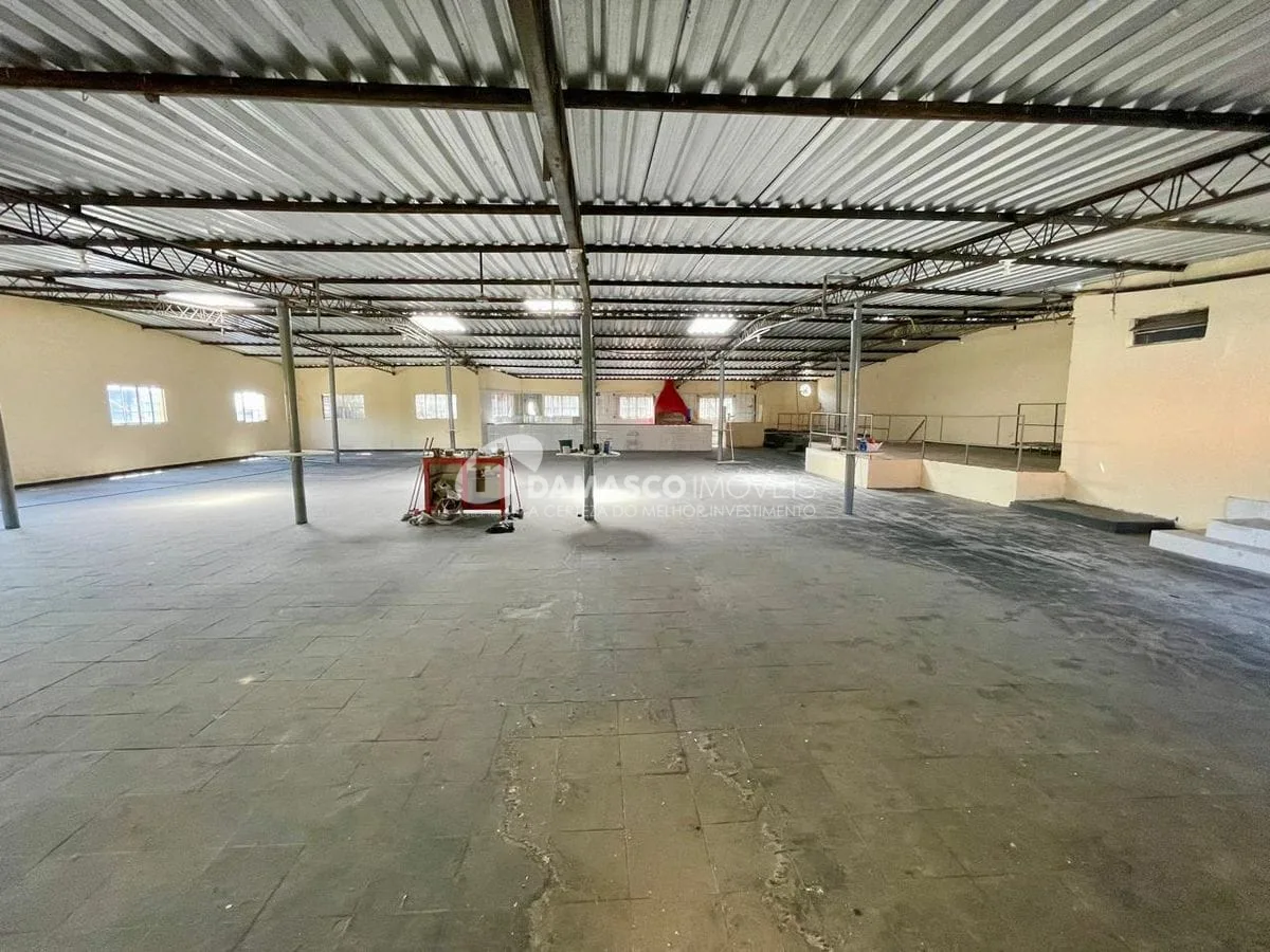 Prédio comercial no Jardim Santo André