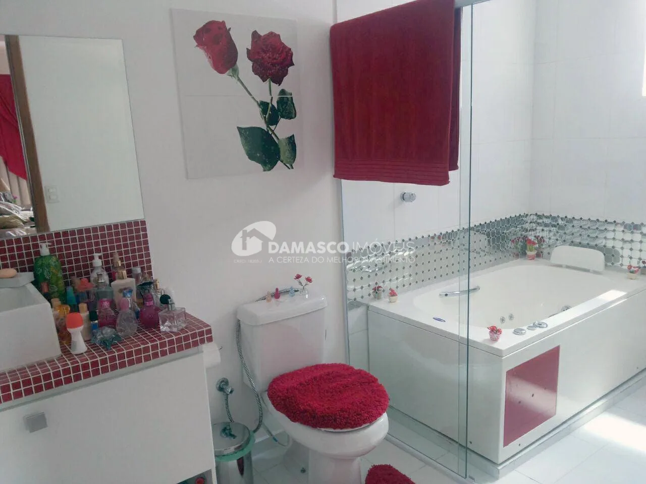 Sobrado à Venda 3 Quartos, 3 Suites, 6 Vagas, Nova Gerty, São Caetano do Sul - SP