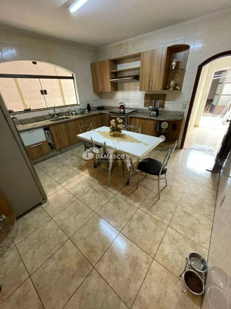 Sobrado à venda 3 Quartos, 1 Suite, 2 Vagas, 250M², Vila Alpina, São Paulo - SP