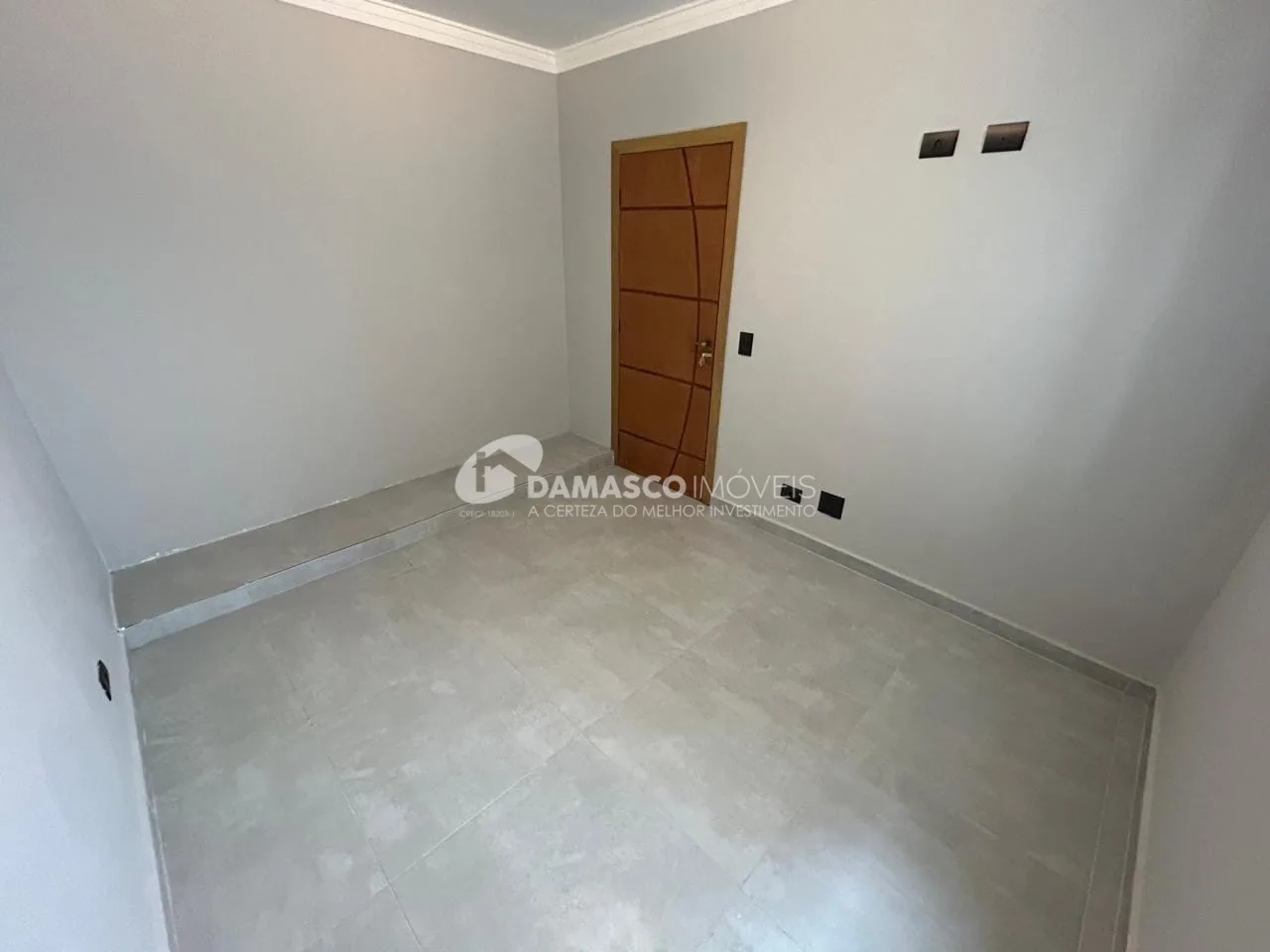 Casa Térrea Reformada à Venda na Nova Gerty, São Caetano do Sul | 2 Dormitórios | 2 Vagas