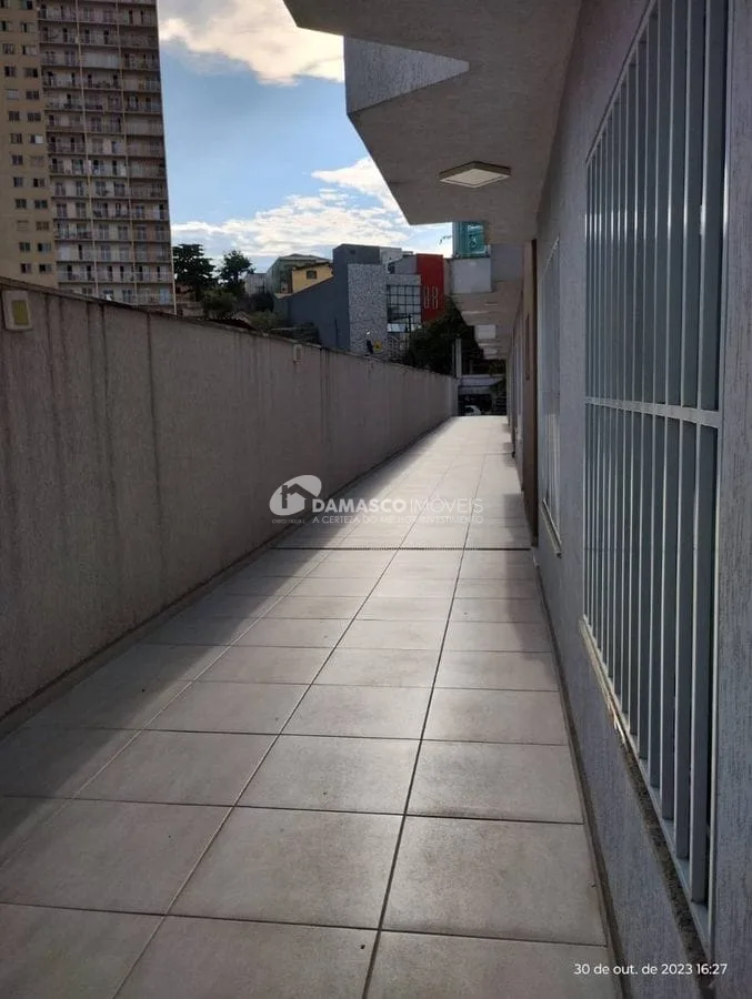 Casa em condomínio com 2 suítes  e 2 vagas