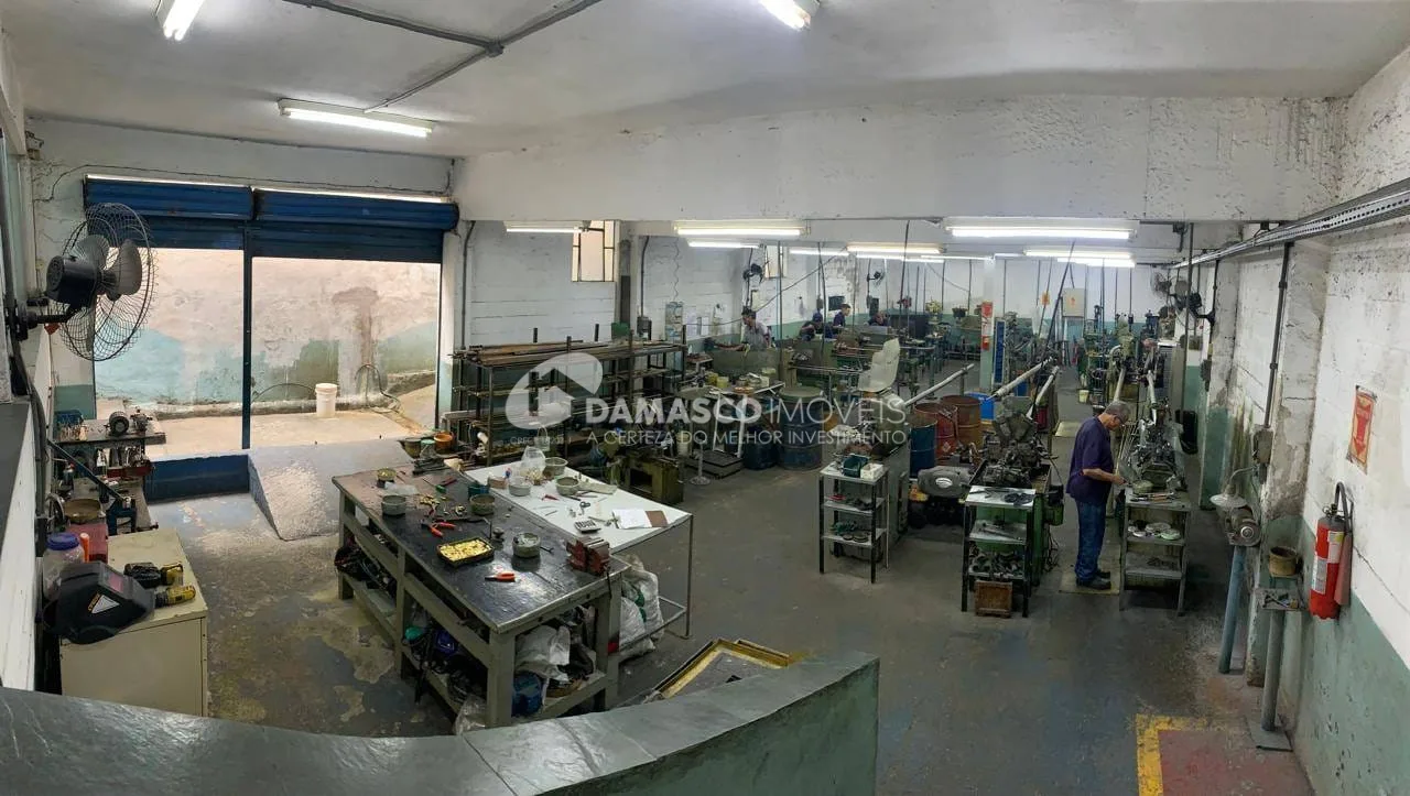 Galpão à Venda na Vila Califórnia, São Paulo | Terreno de 500 m² | Entradas Independentes