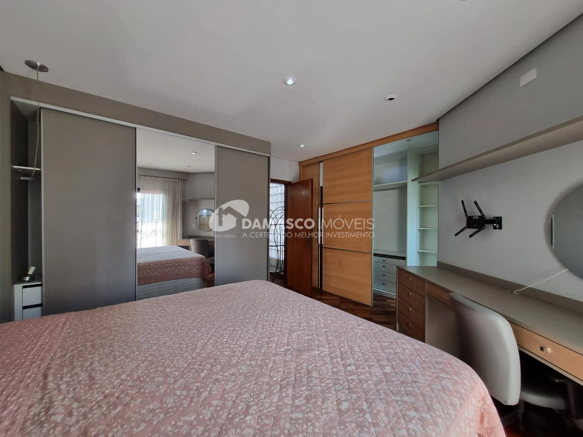 Sobrado à venda 3 Quartos, 3 Suites, 4 Vagas, 221M², Olímpico, São Caetano do Sul - SP
