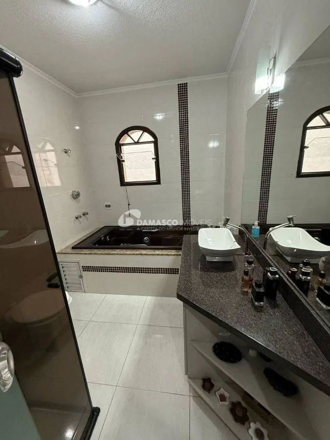 Sobrado à venda 3 Quartos, 1 Suite, 2 Vagas, 204M², Sítio da Figueira, São Paulo - SP