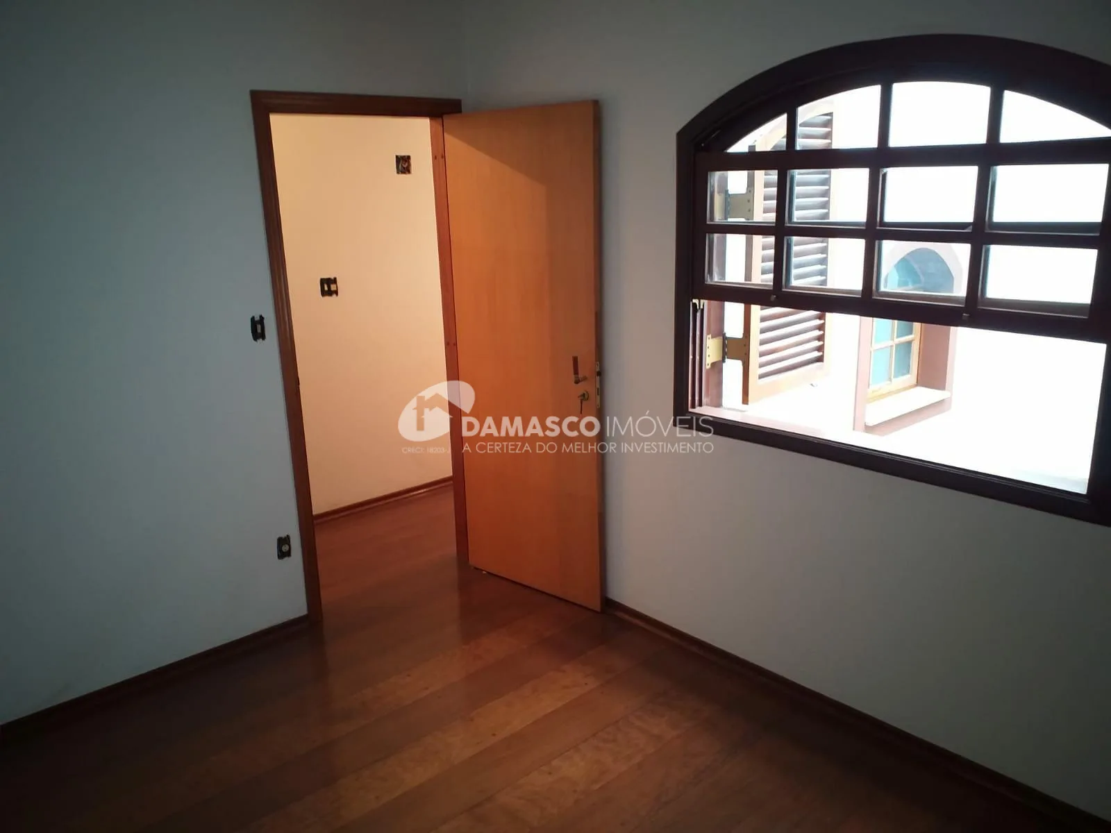 Sobrado à venda 3 Quartos, 1 Suite, 4 Vagas, 250M², Olímpico, São Caetano do Sul - SP