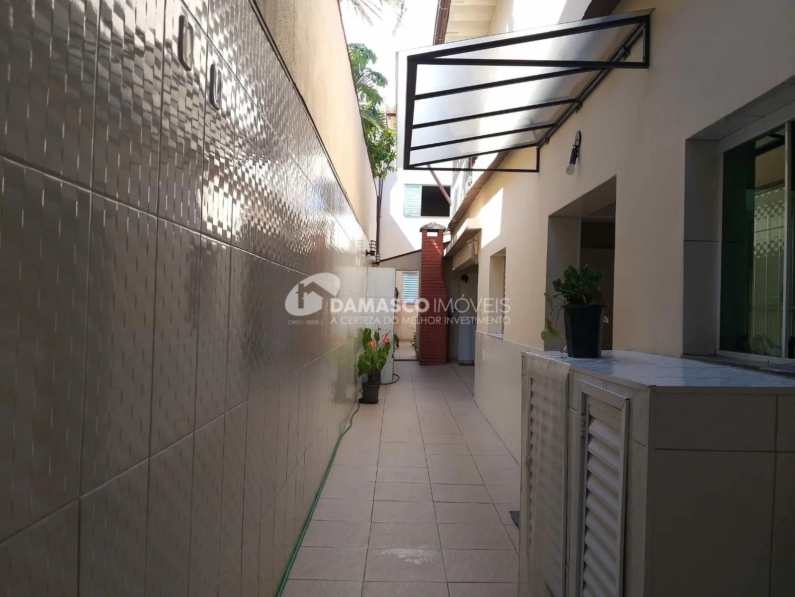 Sobrado à venda 3 Quartos, 2 Suites, 4 Vagas, 330M², Santa Maria, Santo André - SP
