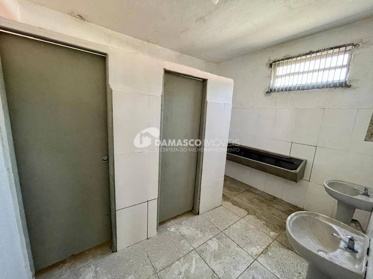 Prédio comercial no Jardim Santo André