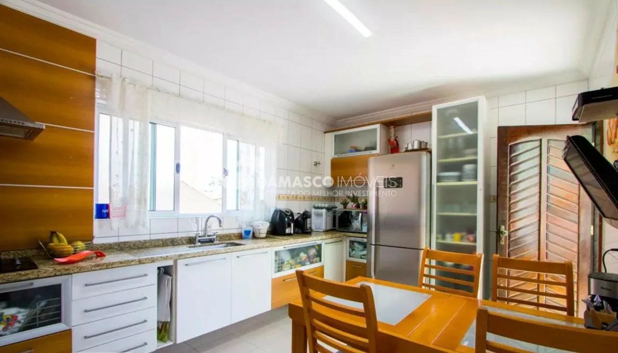 Sobrado à venda 3 Quartos, 1 Suite, 4 Vagas, 207M², Campestre, Santo André - SP