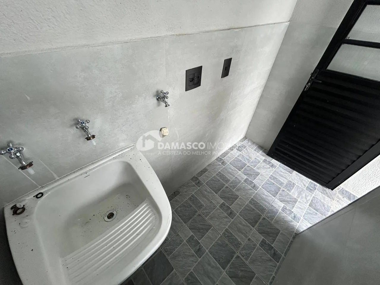 Casa Térrea Reformada à Venda na Nova Gerty, São Caetano do Sul | 2 Dormitórios | 2 Vagas