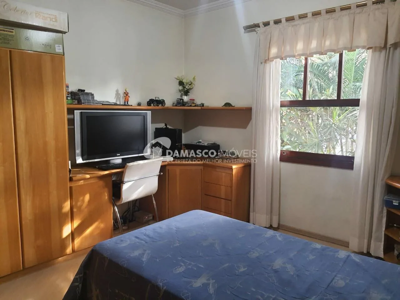 Sobrado à venda 3 Quartos, 1 Suite, 12 Vagas, 300M², Cerâmica, São Caetano do Sul - SP