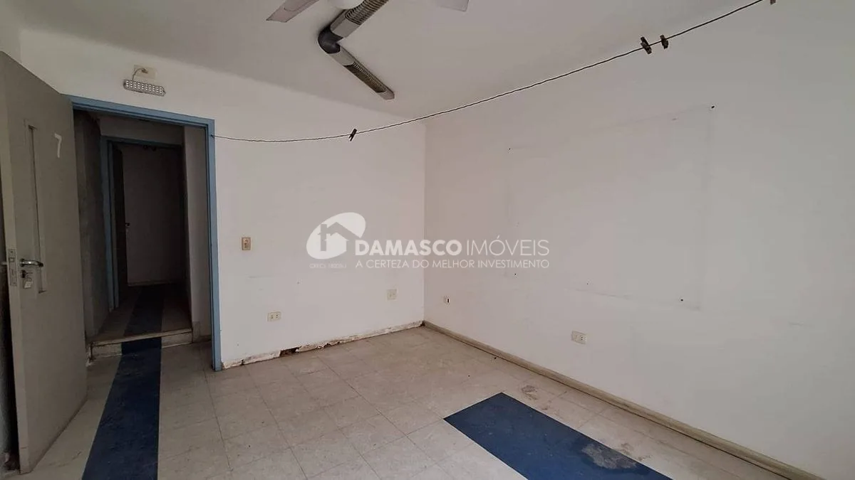 IMÓVEL TÉRREO NO BAIRRO SANTA PAULA COM DUAS CASAS E SALÃO COML