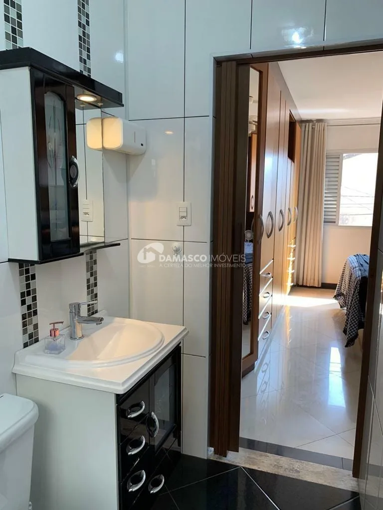 Sobrado à venda 3 Quartos, 1 Suite, 4 Vagas, 383M², Cerâmica, São Caetano do Sul - SP
