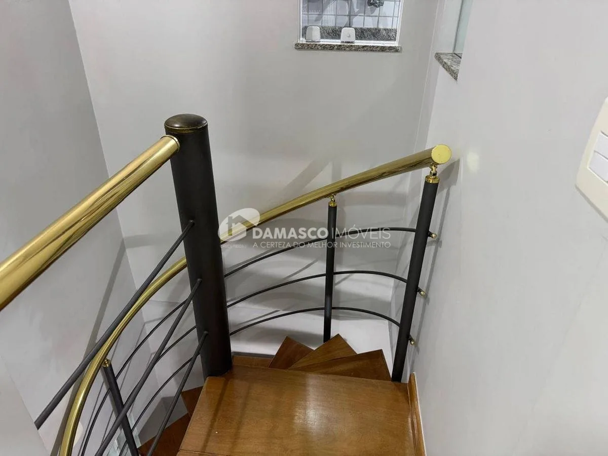 Penthouse, 2 dorm, 1 suíte e sala com sacada
