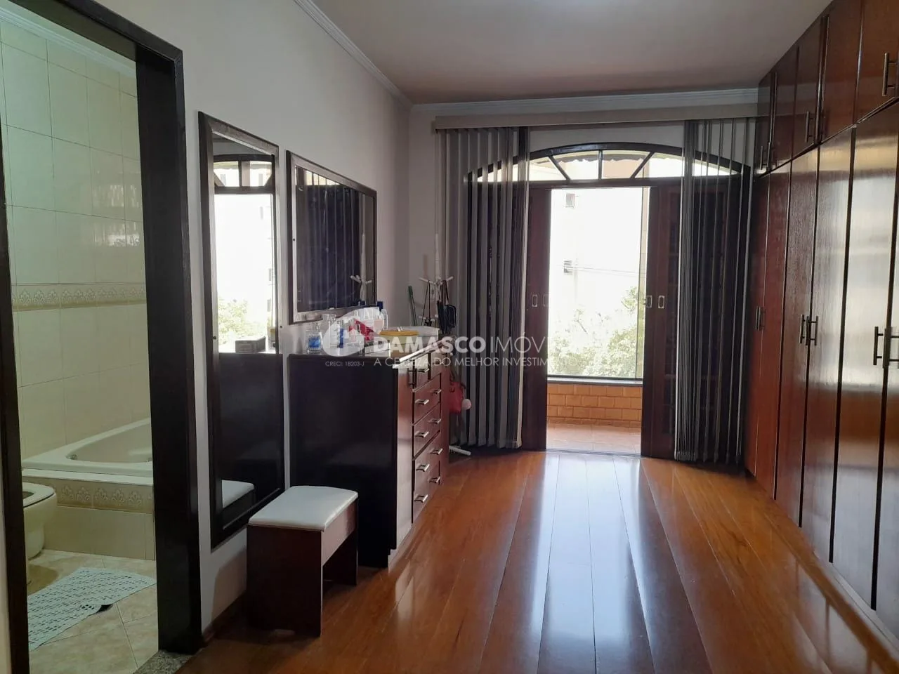 Sobrado à venda 3 Quartos, 1 Suite, 3 Vagas, 291M², Santa Maria, São Caetano do Sul - SP