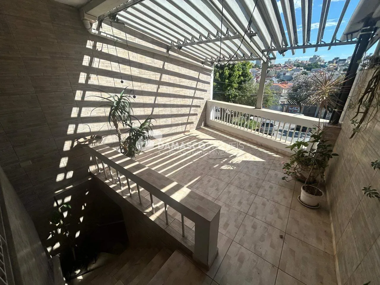 Sobrado à  venda com 178m² de área útil, 2 quartos, 3 vagas, próximo do Complexo Poliesportivo Lauro Gomes, no Bairro Olímpico, em São Caetano do Sul, SP