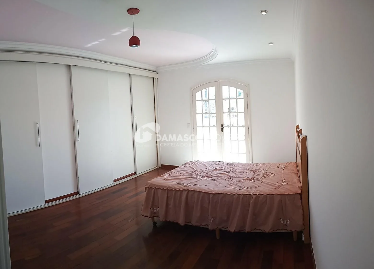 Sobrado à venda 3 Quartos, 3 Suites, 2 Vagas, 282M², Jardim Stella, Santo André - SP