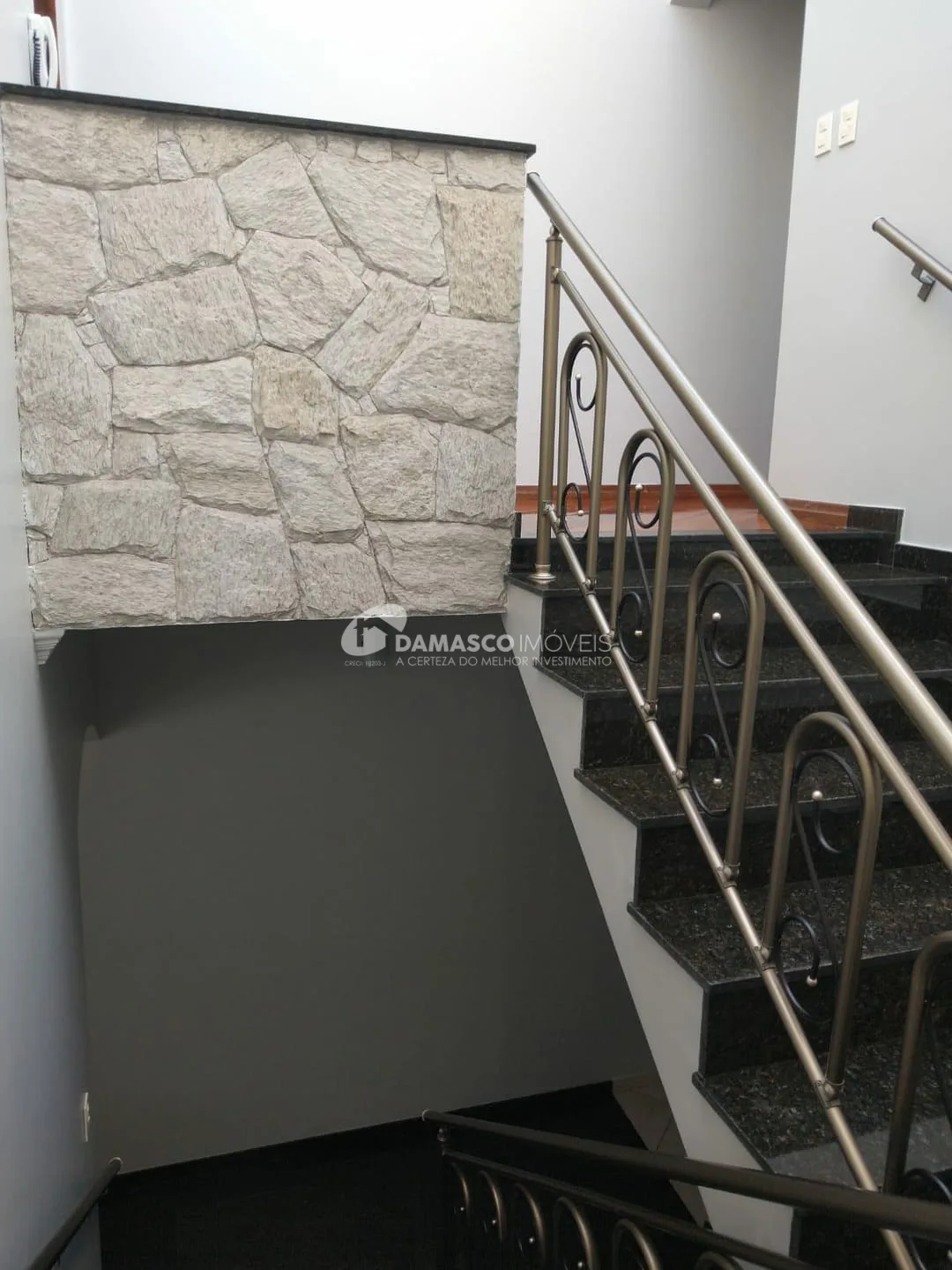 Sobrado à venda 2 Quartos, 1 Suite, 6 Vagas, 345M², Nova Gerty, São Caetano do Sul - SP
