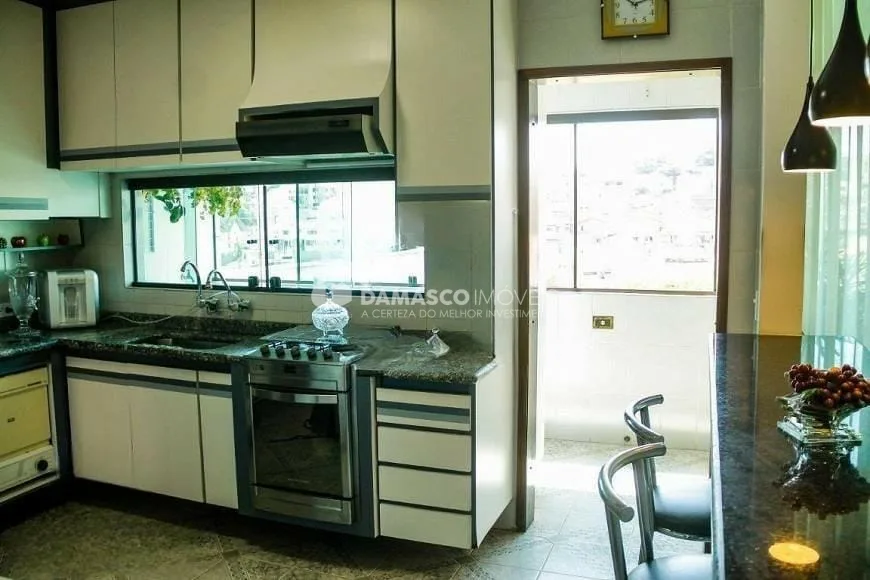 Sobrado à venda 3 Quartos, 1 Suite, 4 Vagas, 292M², Santa Maria, São Caetano do Sul - SP