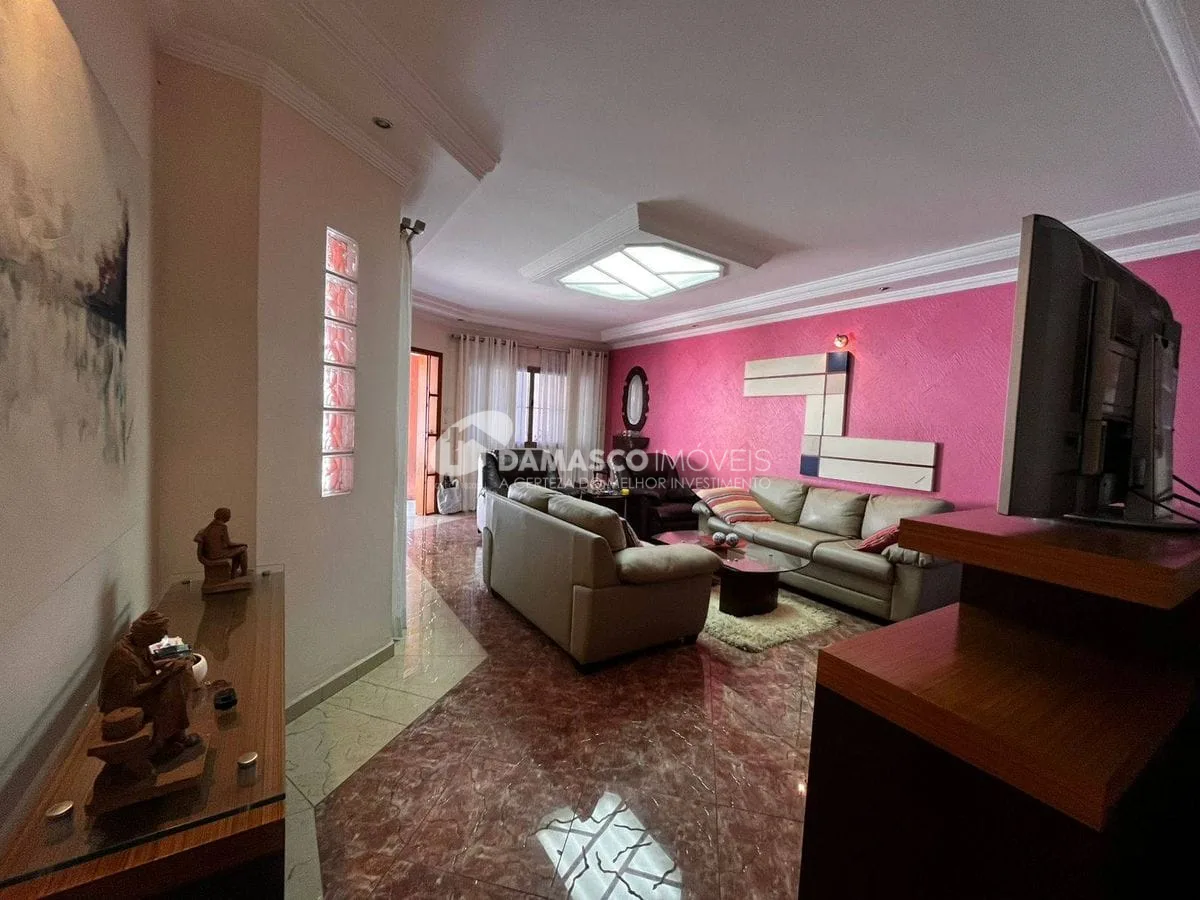 Casa térrea com 4 dorm, 2 suítes, 5 vagas no bairro Olímpico
