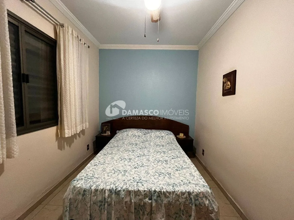 Casa térrea com 4 dorm, 2 suítes, 5 vagas no bairro Olímpico