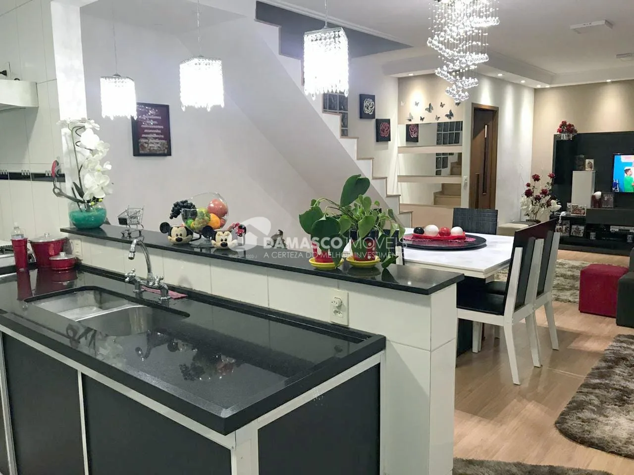 Sobrado à Venda 3 Quartos, 3 Suites, 6 Vagas, Nova Gerty, São Caetano do Sul - SP
