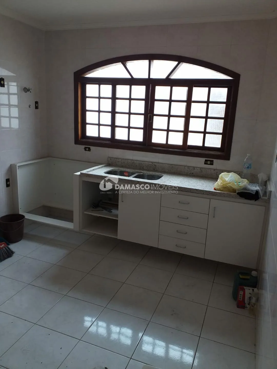 Sobrado à venda 3 Quartos, 1 Suite, 4 Vagas, 250M², Olímpico, São Caetano do Sul - SP