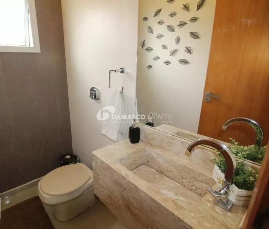 Sobrado à venda 4 Quartos, 1 Suite, 3 Vagas, 240M², Cerâmica, São Caetano do Sul - SP
