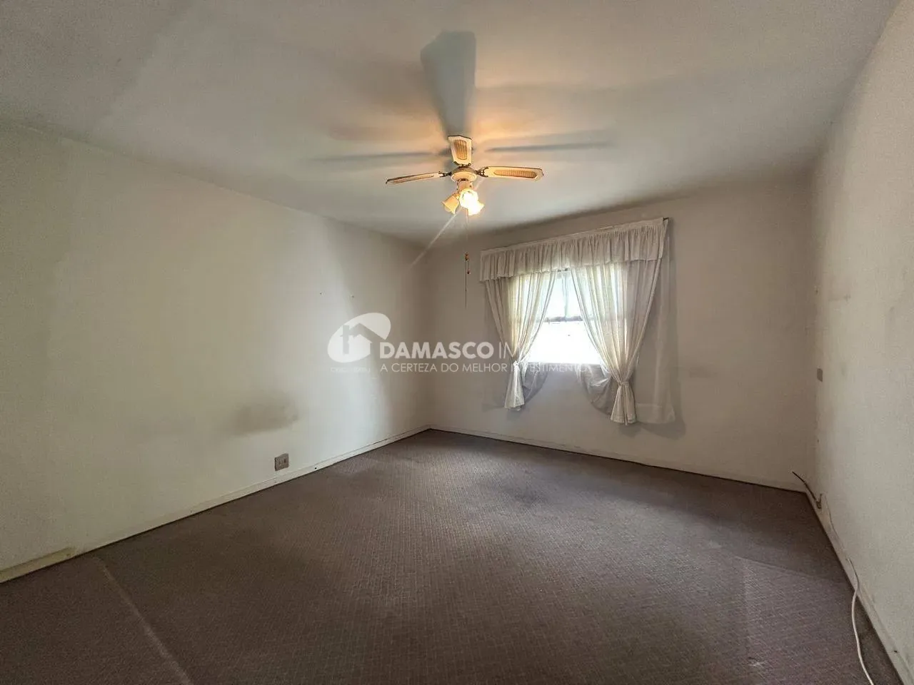 Sobrado à  venda com 178m² de área útil, 2 quartos, 3 vagas, próximo do Complexo Poliesportivo Lauro Gomes, no Bairro Olímpico, em São Caetano do Sul, SP