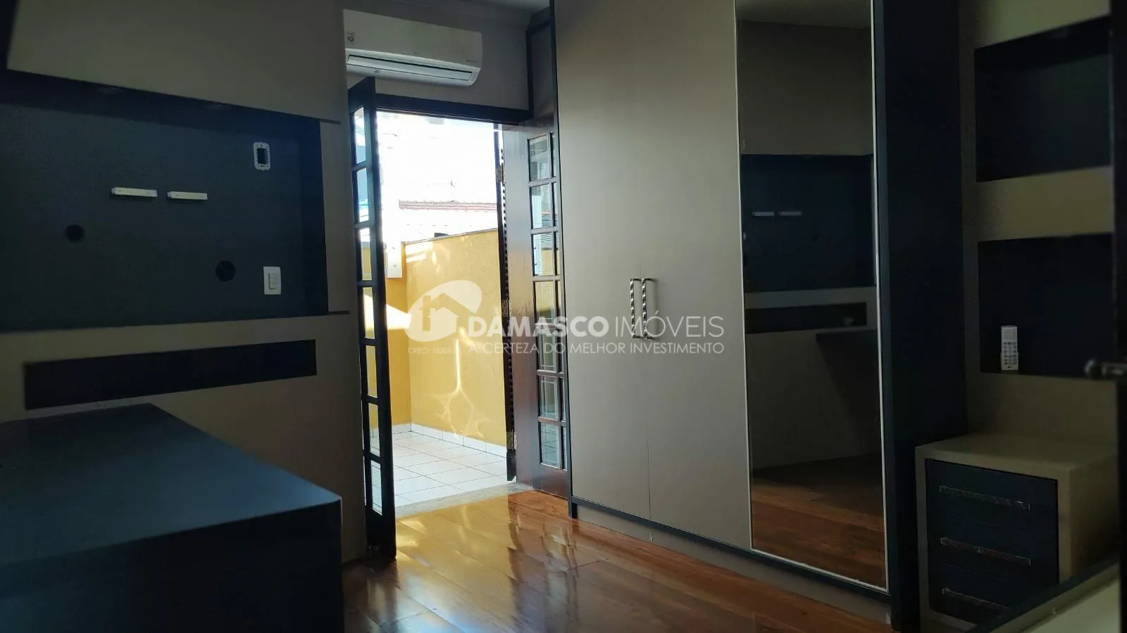 Sobrado à venda 3 Quartos, 1 Suite, 15 Vagas, 296M², Santa Maria, São Caetano do Sul - SP