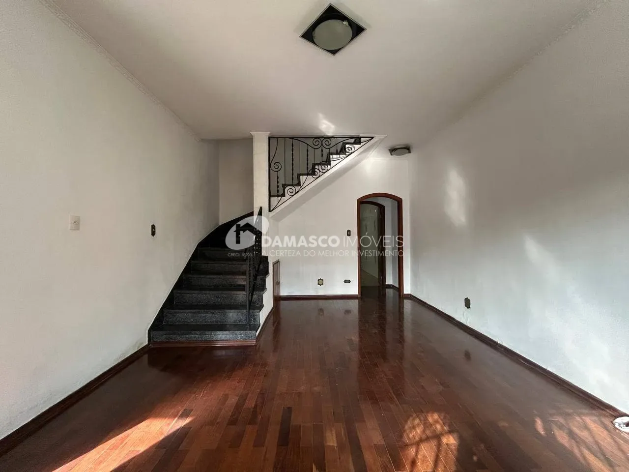 Sobrado para Venda 3 Quartos, 2 Suites, 5 Vagas, Mauá, São Caetano do Sul - SP