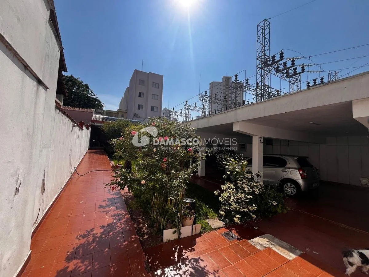 Casa térrea a venda com amplo quintal