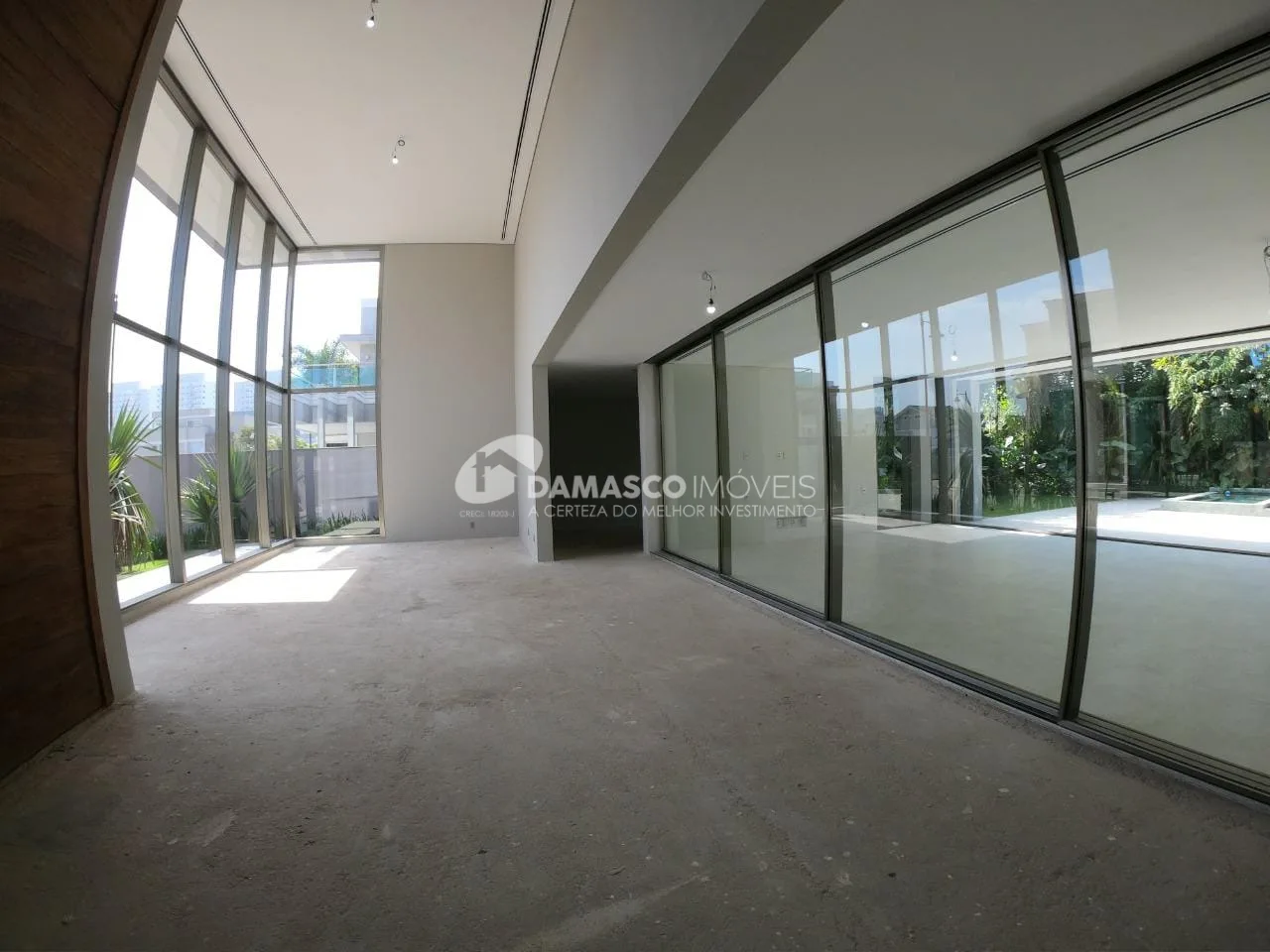Sobrado à venda 5 Quartos, 5 Suites, 6 Vagas, 950M², Cerâmica, São Caetano do Sul - SP