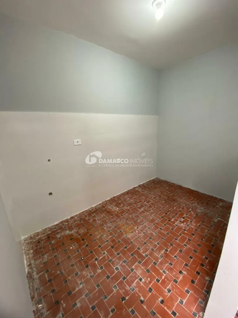 Sobrado à venda e locação, com 400 m² de área total, 3 Quartos, 1 Suíte, 6 Vagas, Parque Bandeirante, Santo André - SP