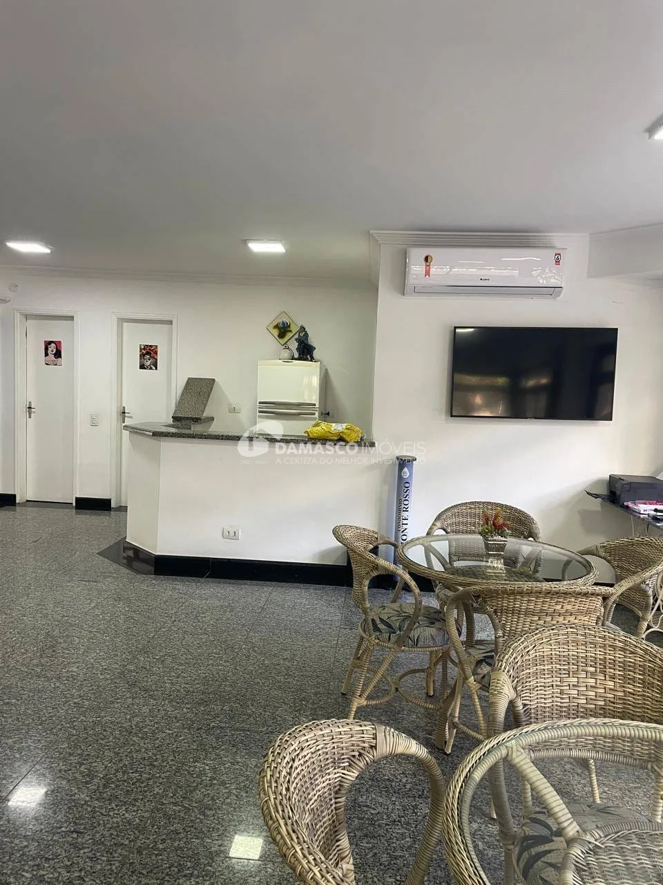 Apartamento à venda 2 dorm, 2 vagas, Vila Alzira, Guarujá, SP