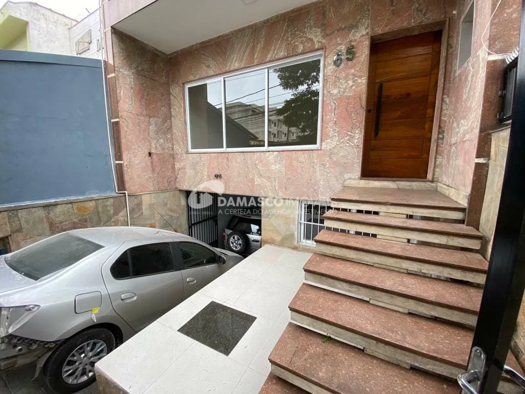 Sobrado à venda e locação, com 400 m² de área total, 3 Quartos, 1 Suíte, 6 Vagas, Parque Bandeirante, Santo André - SP