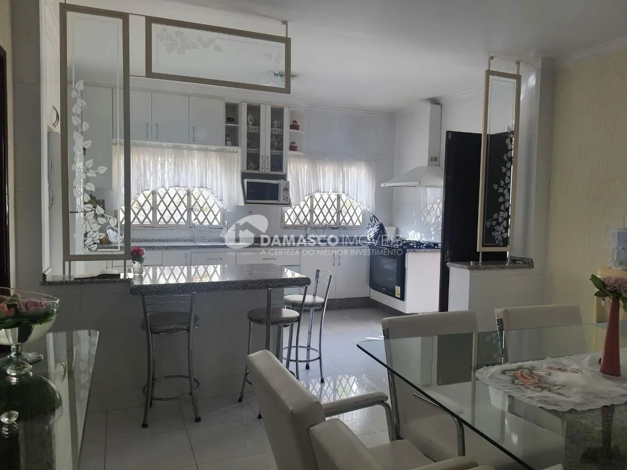 Sobrado à venda 3 Quartos, 1 Suite, 12 Vagas, 300M², Cerâmica, São Caetano do Sul - SP