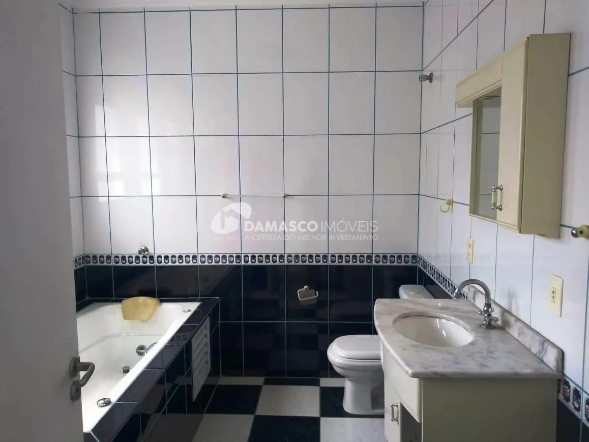 Sobrado à venda 3 Quartos, 3 Suites, 6 Vagas, 325M², Cerâmica, São Caetano do Sul - SP