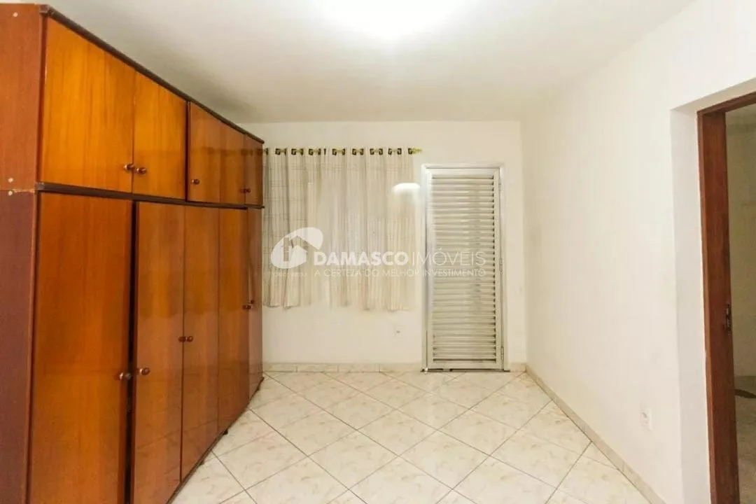 Casa à venda 3 Quartos, 2 Vagas, Jardim Ana Rosa, São Paulo - SP