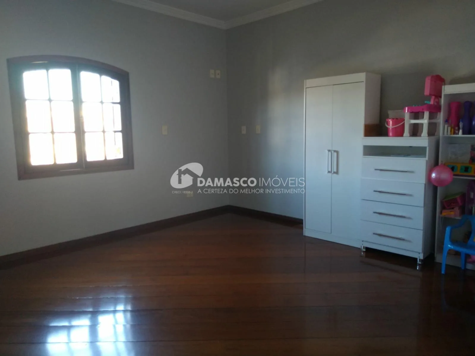 Sobrado à venda 2 Quartos, 1 Suite, 6 Vagas, 345M², Nova Gerty, São Caetano do Sul - SP