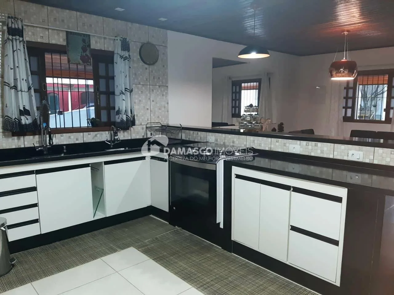 Chácara à venda 4 Quartos, 3 Suítes, 10 Vagas, Horto F Dois, Mairinque - SP