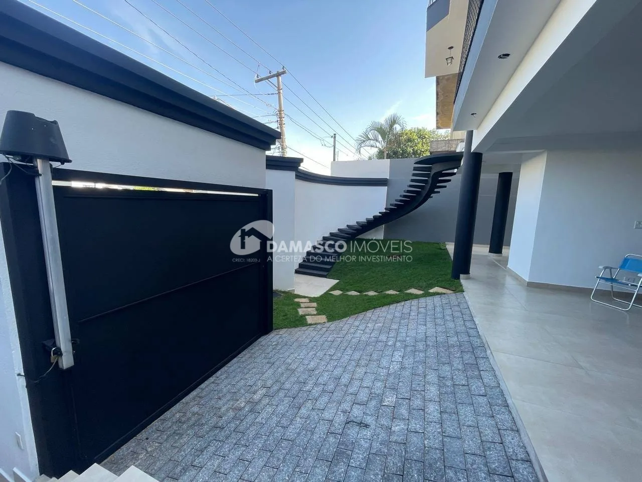 Sobrado de Alto Padrão à Venda no Jardim São Caetano | 6 Dormitórios | Até 10 Vagas