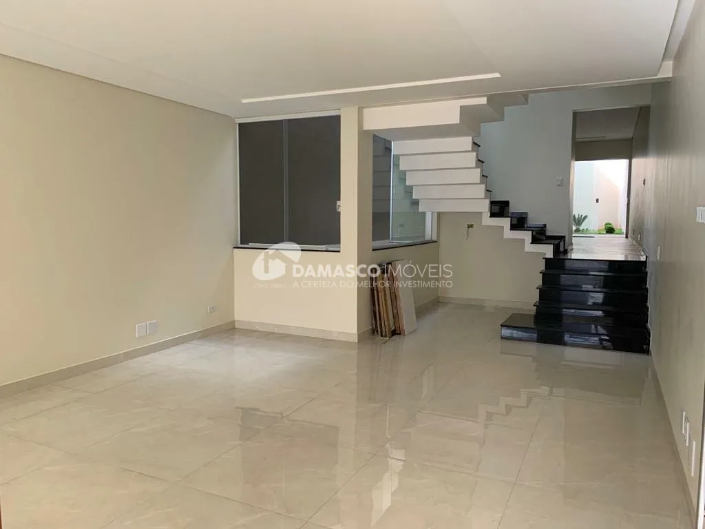 Sobrado à venda 3 Quartos, 3 Suites, 4 Vagas, Campestre, Santo André - SP