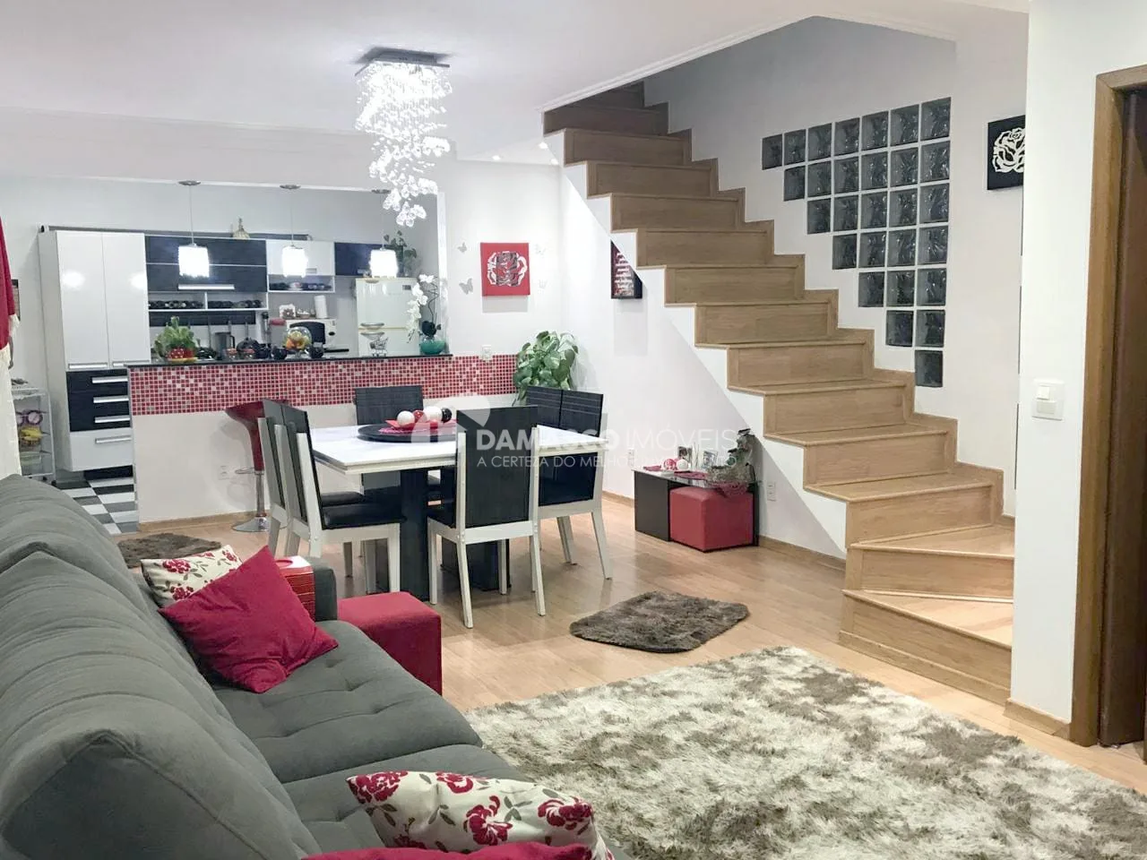 Sobrado à Venda 3 Quartos, 3 Suites, 6 Vagas, Nova Gerty, São Caetano do Sul - SP